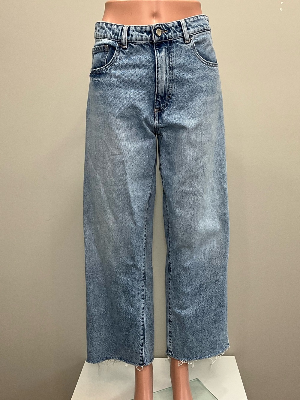 ICON Wide Leg Jeans 31 Light Wash High Rise Crop Raw Hem Denim